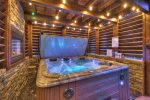 Sassafras Lodge - Hot tub